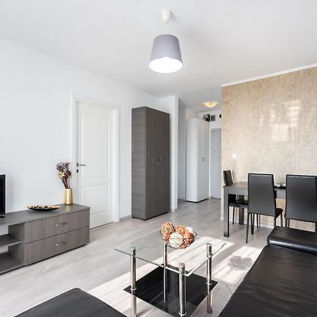 Central Apartment Tower Boekarest Buitenkant foto